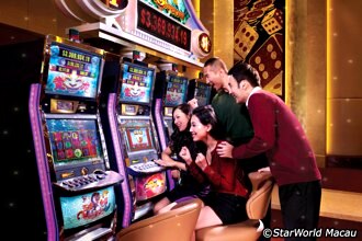 Casino Island Deluxe Slot