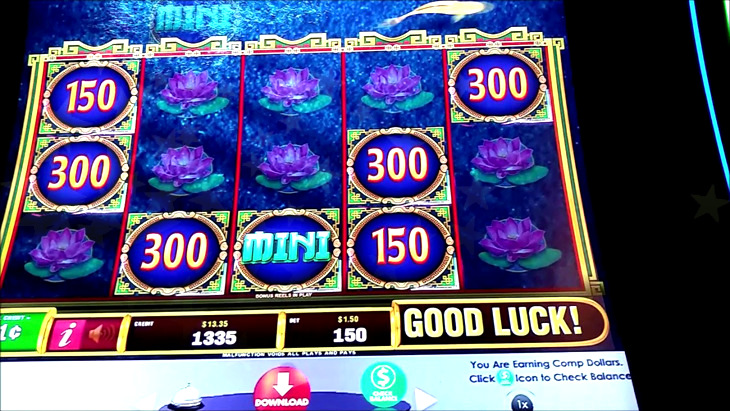 The Golden Charms Slot Machine